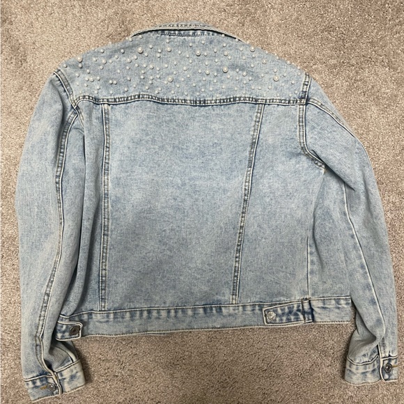 Jean jacket with pearl embellishments - Picture 3 of 3